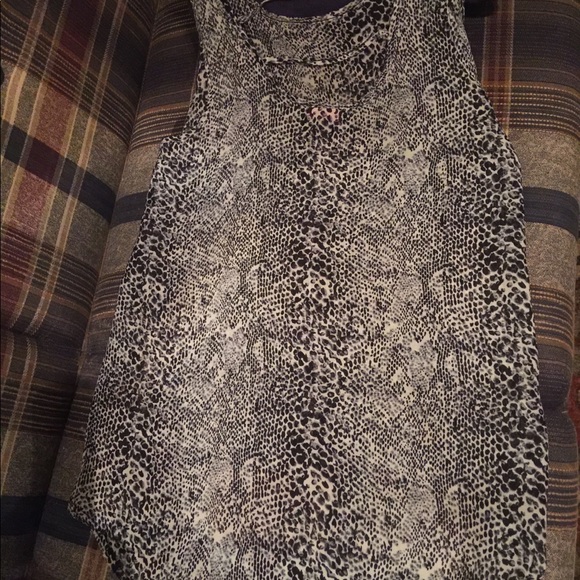 Top - Picture 2 of 3